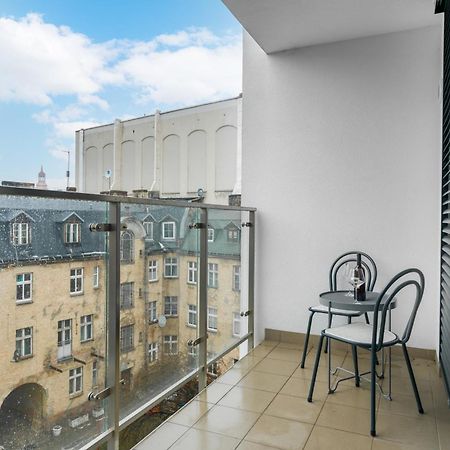 بوزنان Apartament Black & White Mostowa By Renters المظهر الخارجي الصورة