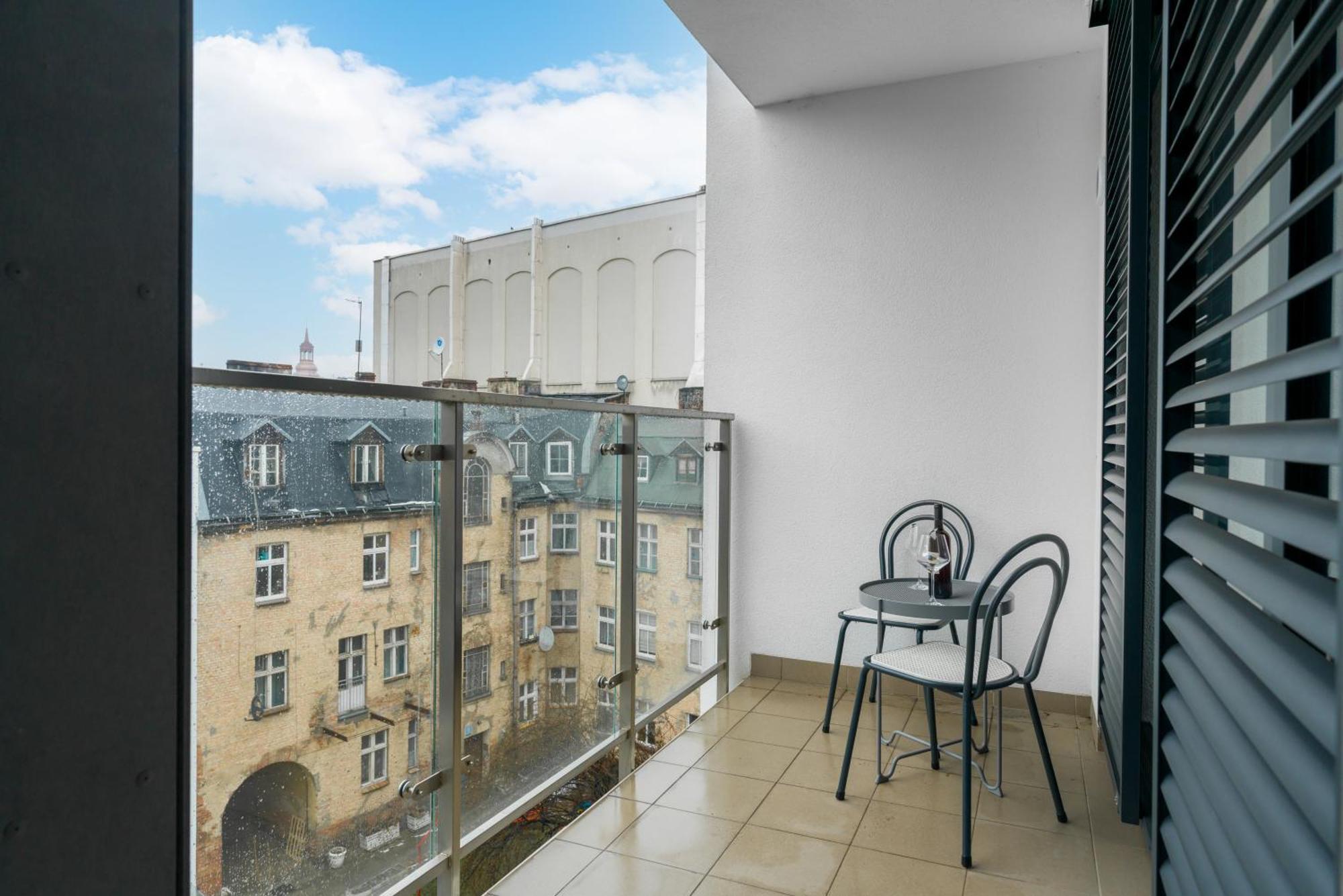 بوزنان Apartament Black & White Mostowa By Renters المظهر الخارجي الصورة