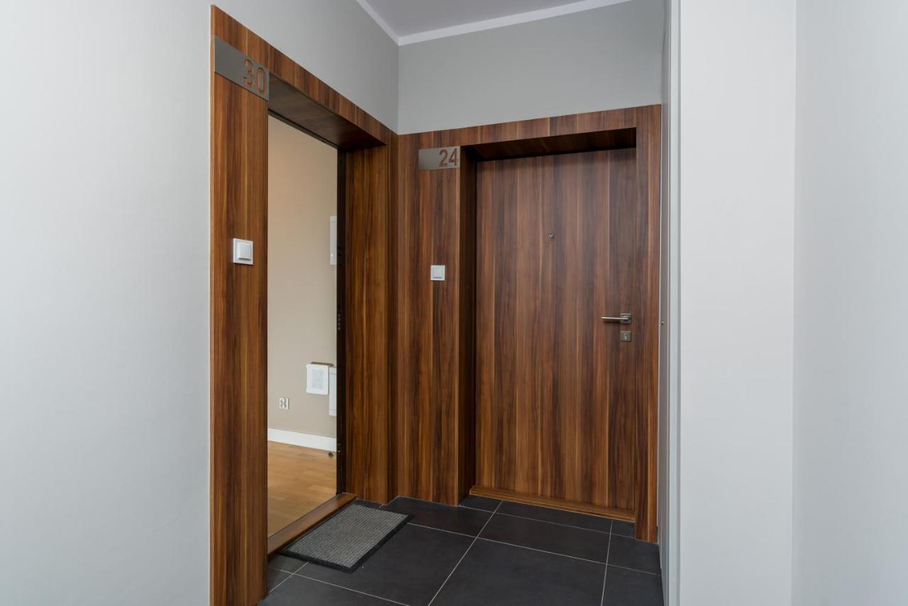 بوزنان Apartament Black & White Mostowa By Renters المظهر الخارجي الصورة