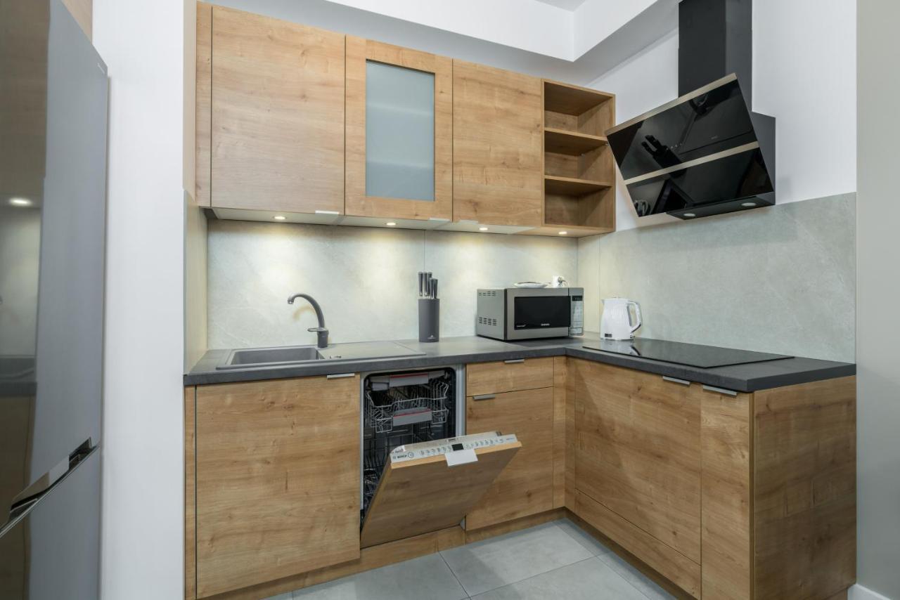 بوزنان Apartament Black & White Mostowa By Renters المظهر الخارجي الصورة