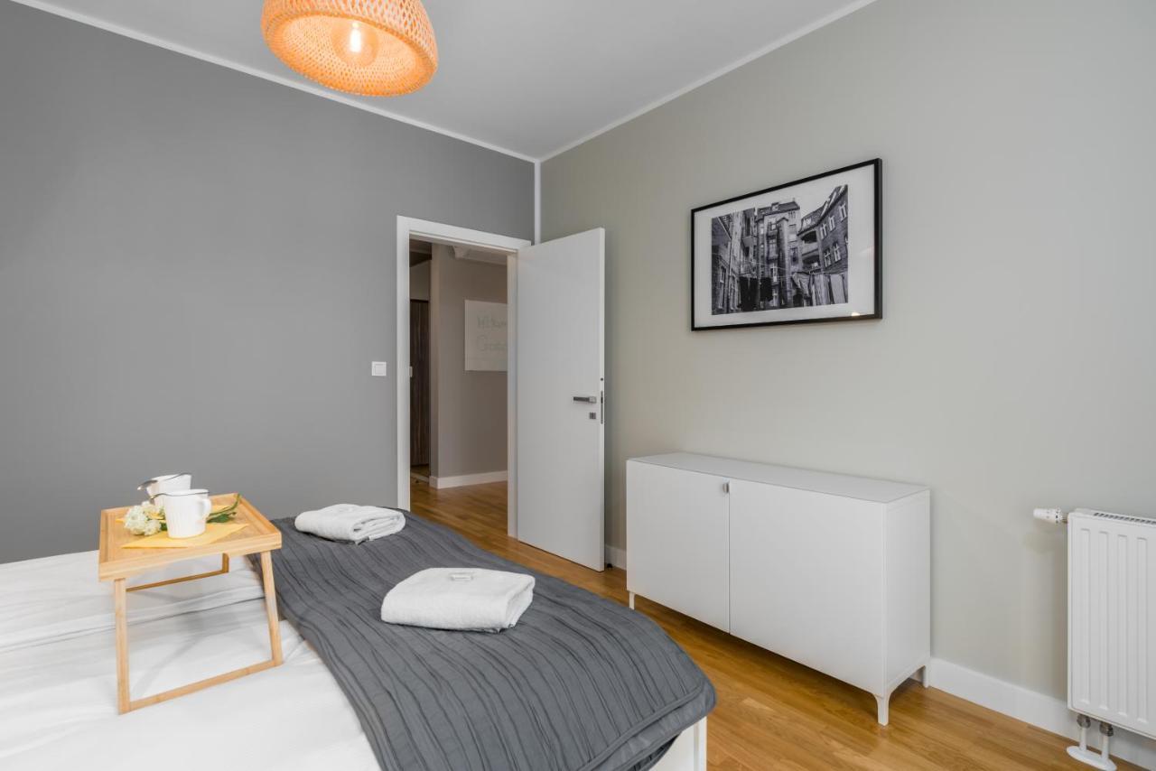 بوزنان Apartament Black & White Mostowa By Renters المظهر الخارجي الصورة
