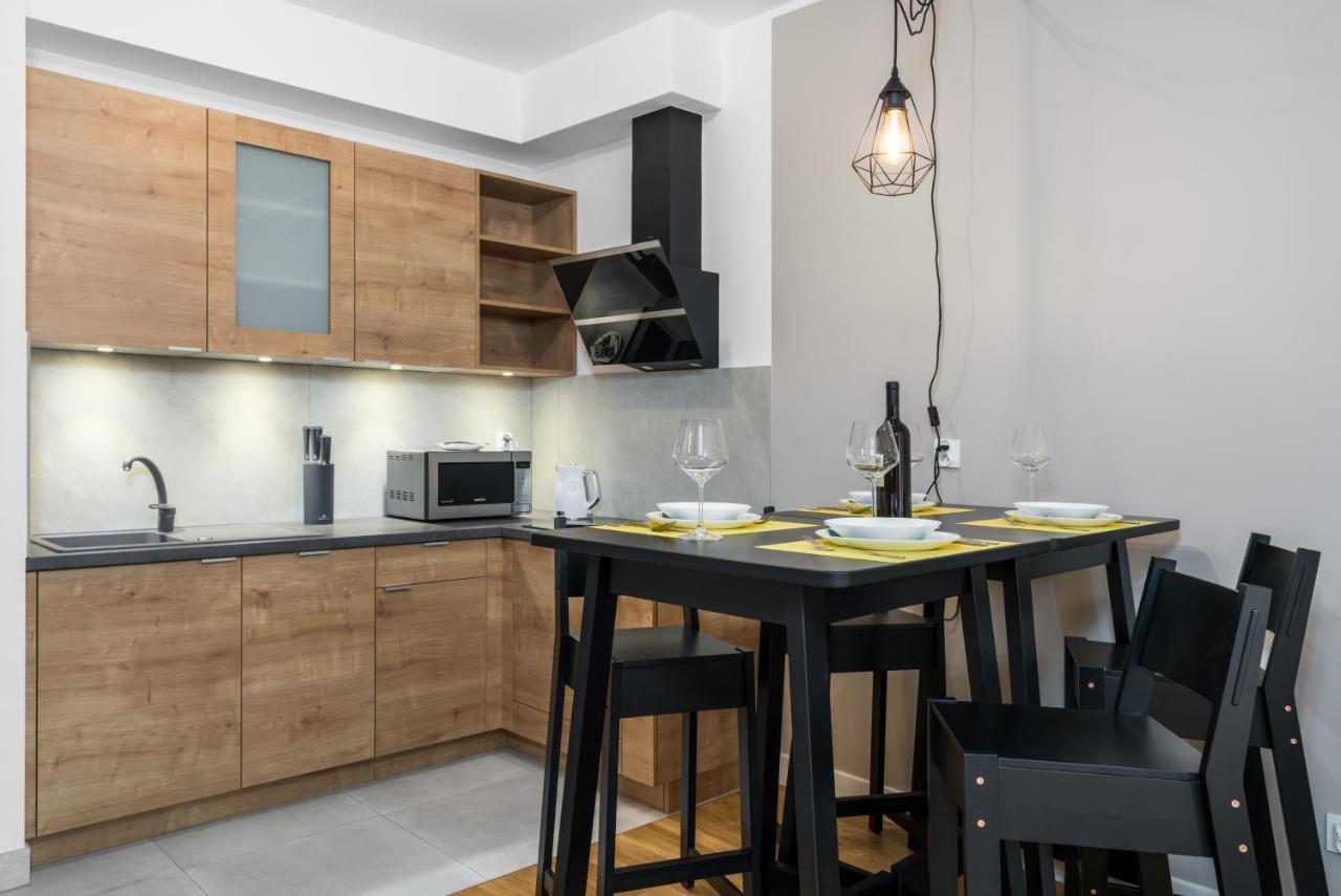 بوزنان Apartament Black & White Mostowa By Renters المظهر الخارجي الصورة