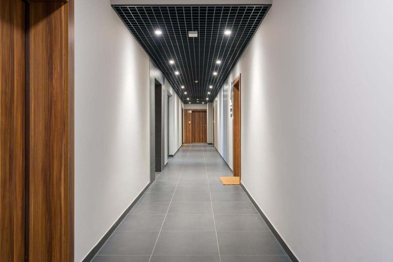 بوزنان Apartament Black & White Mostowa By Renters المظهر الخارجي الصورة