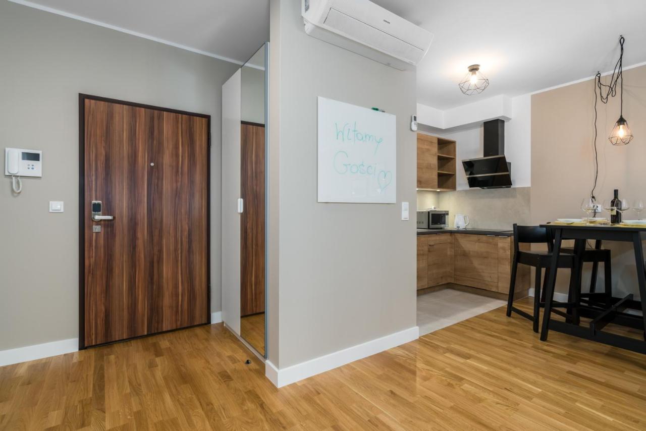 بوزنان Apartament Black & White Mostowa By Renters المظهر الخارجي الصورة