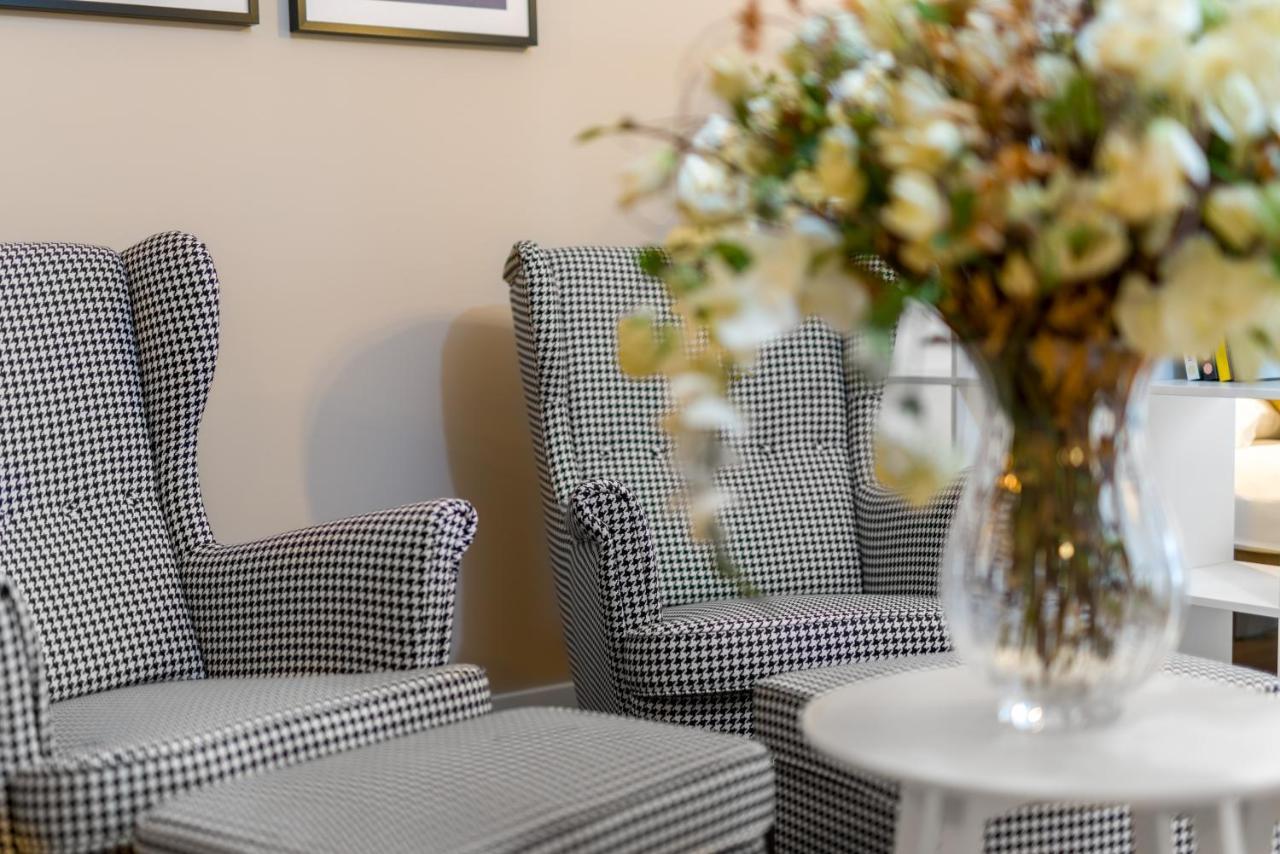 بوزنان Apartament Black & White Mostowa By Renters المظهر الخارجي الصورة