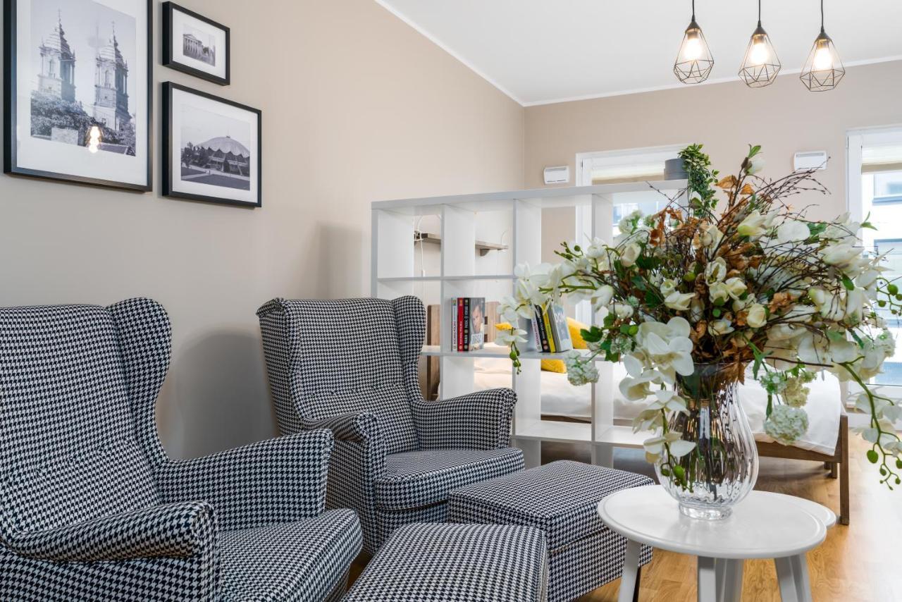 بوزنان Apartament Black & White Mostowa By Renters المظهر الخارجي الصورة