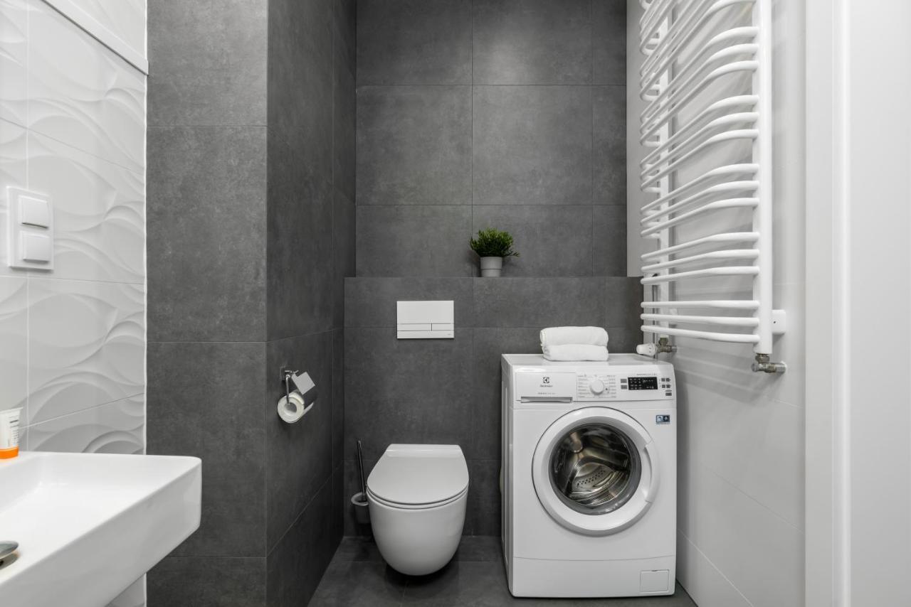 بوزنان Apartament Black & White Mostowa By Renters المظهر الخارجي الصورة